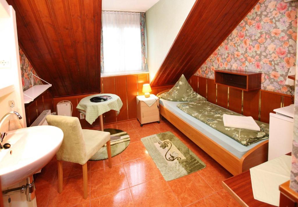 Hotel-Pension Klaer Speyer Room photo